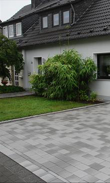 Hof, Gartengestaltung , Pflasterfläche, Plattenbeläge aus Stein (Naturstein, Beton, Klinker)