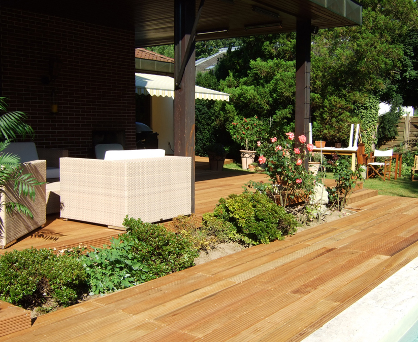Terrassenbau: Terrasse aus Holz, Gartenbau